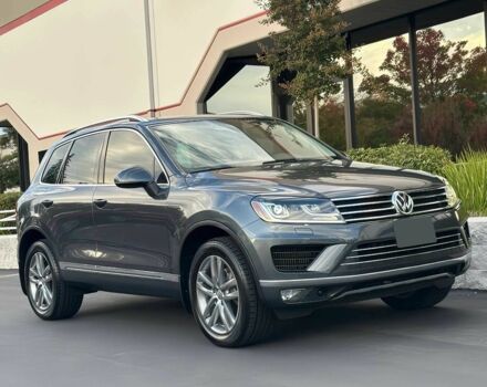 Серый Фольксваген Туарег, объемом двигателя 3 л и пробегом 71 тыс. км за 10000 $, фото 1 на Automoto.ua