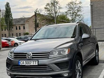 Серый Фольксваген Туарег, объемом двигателя 3 л и пробегом 190 тыс. км за 24000 $, фото 1 на Automoto.ua