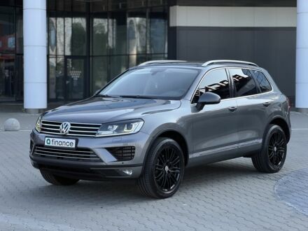 Серый Фольксваген Туарег, объемом двигателя 3 л и пробегом 195 тыс. км за 22000 $, фото 1 на Automoto.ua