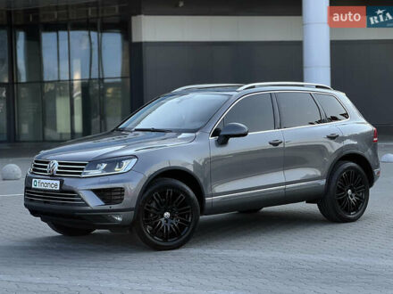 Серый Фольксваген Туарег, объемом двигателя 3 л и пробегом 196 тыс. км за 21900 $, фото 1 на Automoto.ua