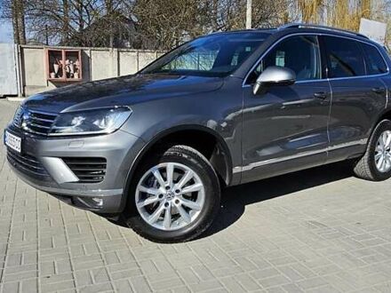 Фольксваген Туарег 2017 в Тернополе на Automoto.ua Серый Фольксваген Туарег, объемом двигателя 3 л и пробегом 231 тыс. км за 28999 $, фото 1 на Automoto.ua