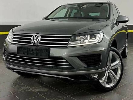 Серый Фольксваген Туарег, объемом двигателя 3 л и пробегом 130 тыс. км за 24000 $, фото 1 на Automoto.ua