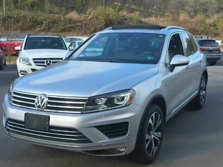Серый Фольксваген Туарег, объемом двигателя 0 л и пробегом 82 тыс. км за 14000 $, фото 1 на Automoto.ua