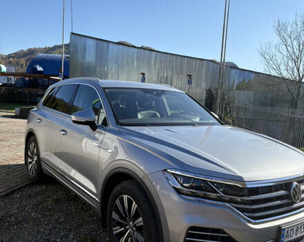 Серый Фольксваген Туарег, объемом двигателя 2.97 л и пробегом 184 тыс. км за 39500 $, фото 1 на Automoto.ua