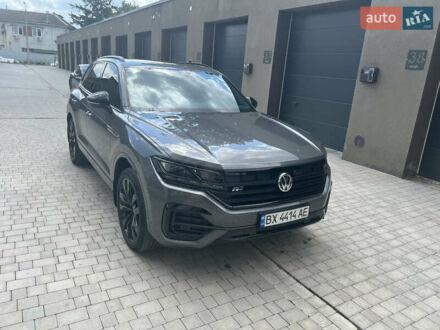 Фольксваген Туарег 2019 у Каменце-Подольском на Automoto.ua Сірий Фольксваген Туарег, об'ємом двигуна 2.97 л та пробігом 166 тис. км за 53000 $, фото 1 на Automoto.ua