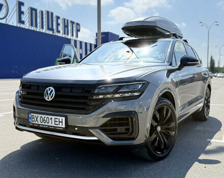 Серый Фольксваген Туарег, объемом двигателя 2.97 л и пробегом 135 тыс. км за 46800 $, фото 1 на Automoto.ua