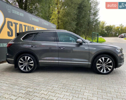 Серый Фольксваген Туарег, объемом двигателя 2.97 л и пробегом 135 тыс. км за 52000 $, фото 1 на Automoto.ua