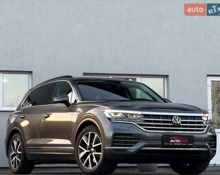 Серый Фольксваген Туарег, объемом двигателя 3 л и пробегом 135 тыс. км за 52999 $, фото 1 на Automoto.ua