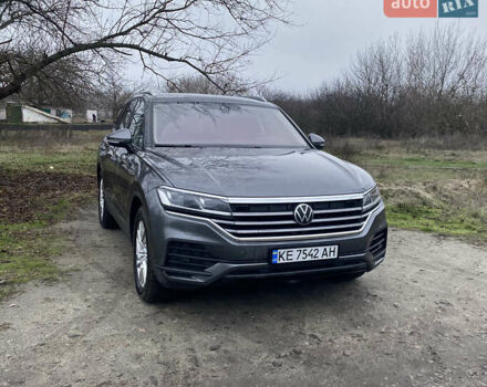 Серый Фольксваген Туарег, объемом двигателя 2.97 л и пробегом 180 тыс. км за 38000 $, фото 1 на Automoto.ua
