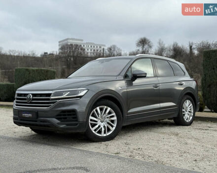 Сірий Фольксваген Туарег, об'ємом двигуна 2.97 л та пробігом 180 тис. км за 39500 $, фото 1 на Automoto.ua