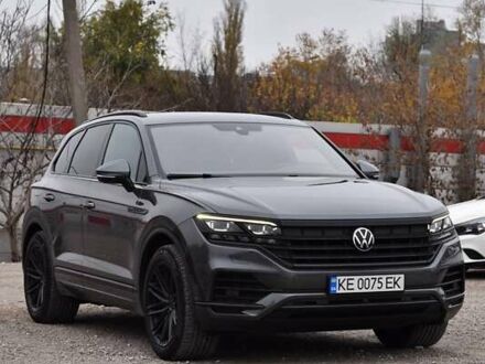 Серый Фольксваген Туарег, объемом двигателя 2.99 л и пробегом 204 тыс. км за 41999 $, фото 1 на Automoto.ua