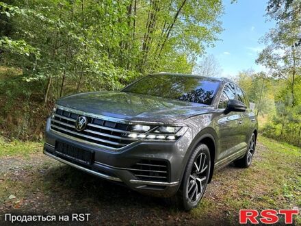 Фольксваген Туарег 2020 в Ирпене на Automoto.ua Серый Фольксваген Туарег, объемом двигателя 3 л и пробегом 62 тыс. км за 58500 $, фото 1 на Automoto.ua