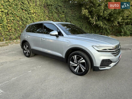 Фольксваген Туарег 2020 в Киеве на Automoto.ua Серый Фольксваген Туарег, объемом двигателя 3 л и пробегом 56 тыс. км за 49000 $, фото 1 на Automoto.ua