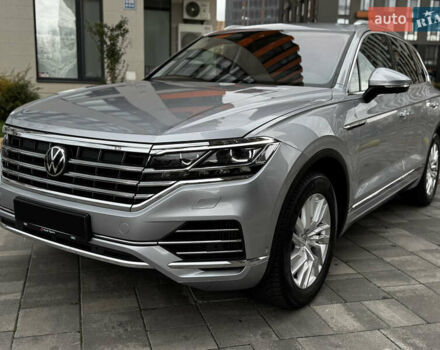 Фольксваген Туарег 2020 у Києві на Automoto.ua Сірий Фольксваген Туарег, об'ємом двигуна 3 л та пробігом 41 тис. км за 48700 $, фото 1 на Automoto.ua