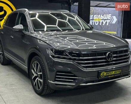 Фольксваген Туарег 2020 у Чернівцях на Automoto.ua Сірий Фольксваген Туарег, об'ємом двигуна 3 л та пробігом 90 тис. км за 50500 $, фото 1 на Automoto.ua
