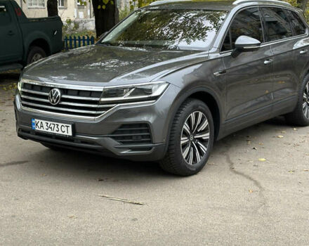 Серый Фольксваген Туарег, объемом двигателя 3 л и пробегом 129 тыс. км за 45500 $, фото 1 на Automoto.ua