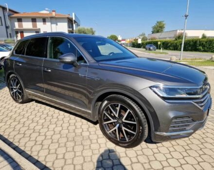 Серый Фольксваген Туарег, объемом двигателя 3 л и пробегом 19 тыс. км за 31000 $, фото 1 на Automoto.ua