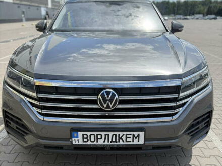 Серый Фольксваген Туарег, объемом двигателя 2.97 л и пробегом 159 тыс. км за 55000 $, фото 1 на Automoto.ua