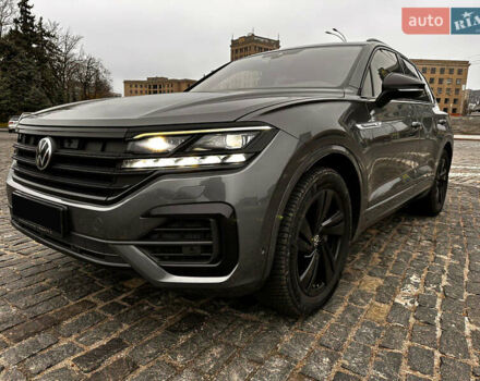 Серый Фольксваген Туарег, объемом двигателя 3 л и пробегом 90 тыс. км за 53500 $, фото 1 на Automoto.ua
