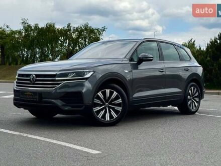 Фольксваген Туарег 2021 в Киеве на Automoto.ua Серый Фольксваген Туарег, объемом двигателя 2.97 л и пробегом 128 тыс. км за 48500 $, фото 1 на Automoto.ua