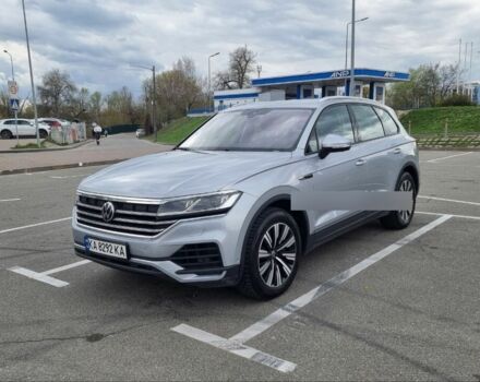 Серый Фольксваген Туарег, объемом двигателя 3 л и пробегом 150 тыс. км за 45000 $, фото 1 на Automoto.ua