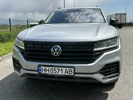 Фольксваген Туарег 2021 у Києві на Automoto.ua Сірий Фольксваген Туарег, об'ємом двигуна 2.97 л та пробігом 85 тис. км за 59500 $, фото 1 на Automoto.ua