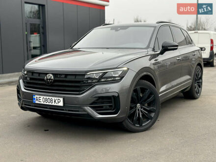 Серый Фольксваген Туарег, объемом двигателя 2.99 л и пробегом 135 тыс. км за 57000 $, фото 1 на Automoto.ua