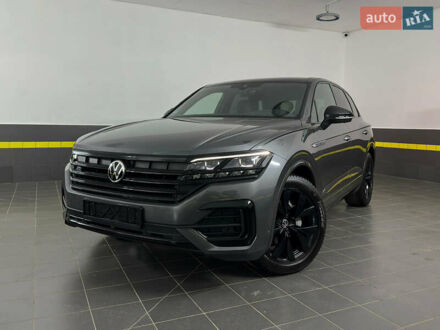 Серый Фольксваген Туарег, объемом двигателя 3 л и пробегом 141 тыс. км за 57999 $, фото 1 на Automoto.ua