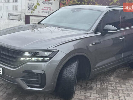 Серый Фольксваген Туарег, объемом двигателя 2.97 л и пробегом 172 тыс. км за 65000 $, фото 1 на Automoto.ua