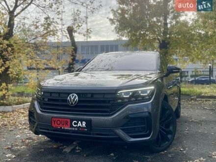 Серый Фольксваген Туарег, объемом двигателя 3 л и пробегом 97 тыс. км за 58999 $, фото 1 на Automoto.ua