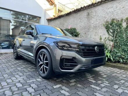 Сірий Фольксваген Туарег, об'ємом двигуна 3 л та пробігом 15 тис. км за 30000 $, фото 1 на Automoto.ua