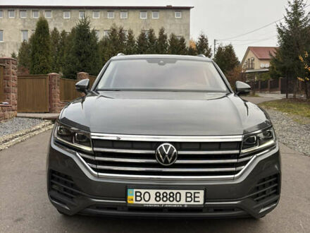 Серый Фольксваген Туарег, объемом двигателя 2.97 л и пробегом 71 тыс. км за 61500 $, фото 1 на Automoto.ua