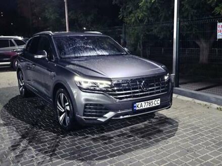 Серый Фольксваген Туарег, объемом двигателя 2.97 л и пробегом 41 тыс. км за 62000 $, фото 1 на Automoto.ua