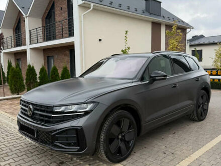 Фольксваген Туарег 2023 в Черновцах на Automoto.ua Серый Фольксваген Туарег, объемом двигателя 3 л и пробегом 6 тыс. км за 89500 $, фото 1 на Automoto.ua