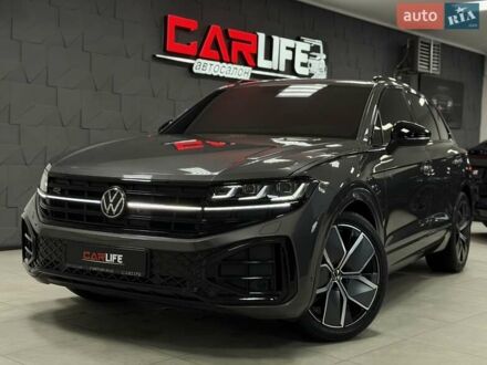 Серый Фольксваген Туарег, объемом двигателя 2.97 л и пробегом 39 тыс. км за 81500 $, фото 1 на Automoto.ua