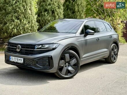 Фольксваген Туарег 2024 у Києві на Automoto.ua Сірий Фольксваген Туарег, об'ємом двигуна 2.97 л та пробігом 18 тис. км за 84500 $, фото 1 на Automoto.ua