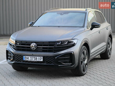 Серый Фольксваген Туарег, объемом двигателя 2.97 л и пробегом 32 тыс. км за 81000 $, фото 1 на Automoto.ua