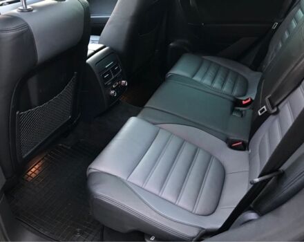 Синий Фольксваген Туарег, объемом двигателя 3 л и пробегом 175 тыс. км за 27000 $, фото 5 на Automoto.ua