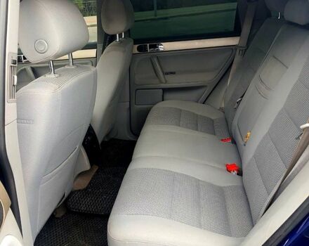 Синий Фольксваген Туарег, объемом двигателя 2.5 л и пробегом 343 тыс. км за 5500 $, фото 4 на Automoto.ua