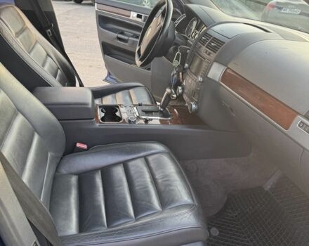 Синий Фольксваген Туарег, объемом двигателя 5 л и пробегом 192 тыс. км за 4400 $, фото 5 на Automoto.ua