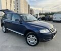 Синий Фольксваген Туарег, объемом двигателя 5 л и пробегом 192 тыс. км за 4400 $, фото 2 на Automoto.ua