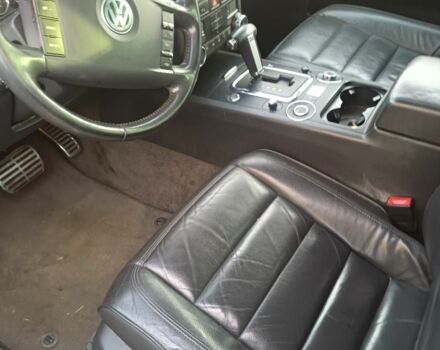 Синий Фольксваген Туарег, объемом двигателя 5 л и пробегом 210 тыс. км за 3783 $, фото 4 на Automoto.ua