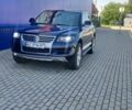 Синий Фольксваген Туарег, объемом двигателя 4.2 л и пробегом 210 тыс. км за 7500 $, фото 1 на Automoto.ua