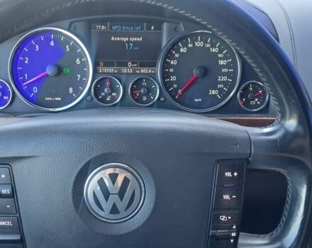 Синий Фольксваген Туарег, объемом двигателя 4.2 л и пробегом 210 тыс. км за 7500 $, фото 6 на Automoto.ua