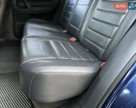 Синий Фольксваген Туарег, объемом двигателя 4.16 л и пробегом 385 тыс. км за 8500 $, фото 14 на Automoto.ua