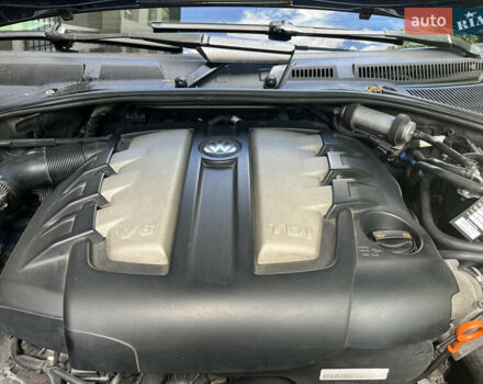 Синий Фольксваген Туарег, объемом двигателя 3 л и пробегом 386 тыс. км за 12300 $, фото 14 на Automoto.ua