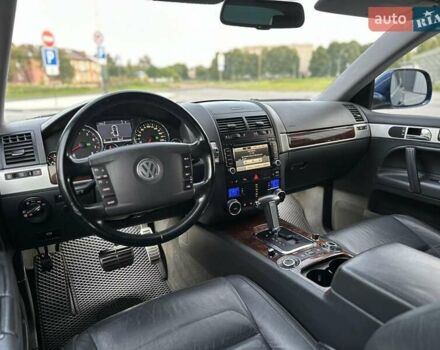 Синий Фольксваген Туарег, объемом двигателя 4.16 л и пробегом 385 тыс. км за 8500 $, фото 9 на Automoto.ua