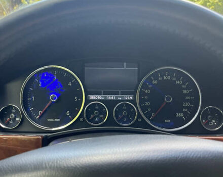 Синий Фольксваген Туарег, объемом двигателя 3 л и пробегом 386 тыс. км за 12300 $, фото 12 на Automoto.ua