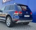 Синий Фольксваген Туарег, объемом двигателя 4.2 л и пробегом 210 тыс. км за 7500 $, фото 4 на Automoto.ua