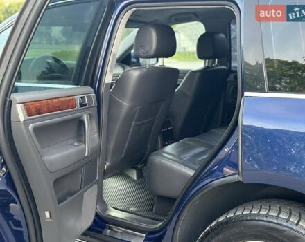 Синий Фольксваген Туарег, объемом двигателя 4.16 л и пробегом 385 тыс. км за 8500 $, фото 7 на Automoto.ua